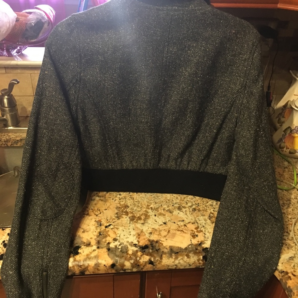 Guess cropped jacket. - Picture 2 of 6